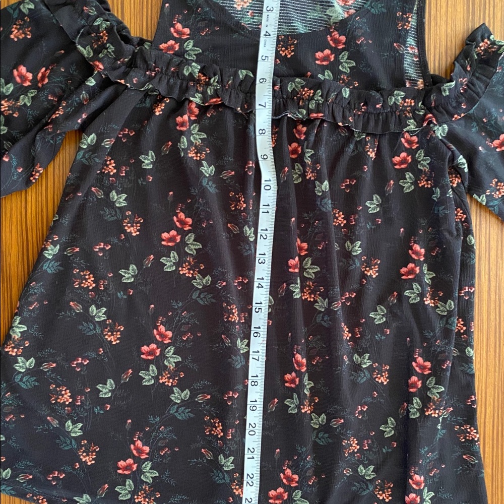 LC LAUREN CONRAD Cold Shoulder FLORAL Ruffle Blouse TOP XS - Picture 4 of 6
